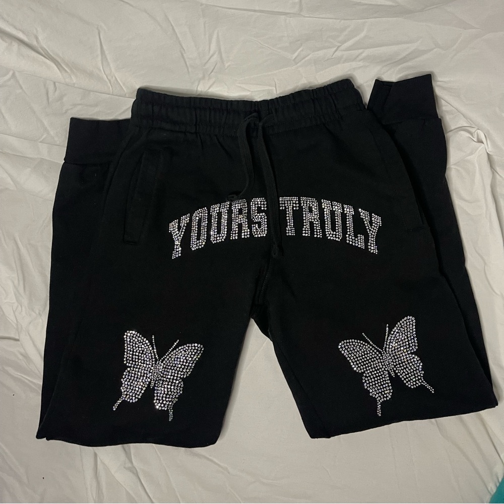 yourstrulyclothing.co butterfly rhinestone joggers - black (size small)